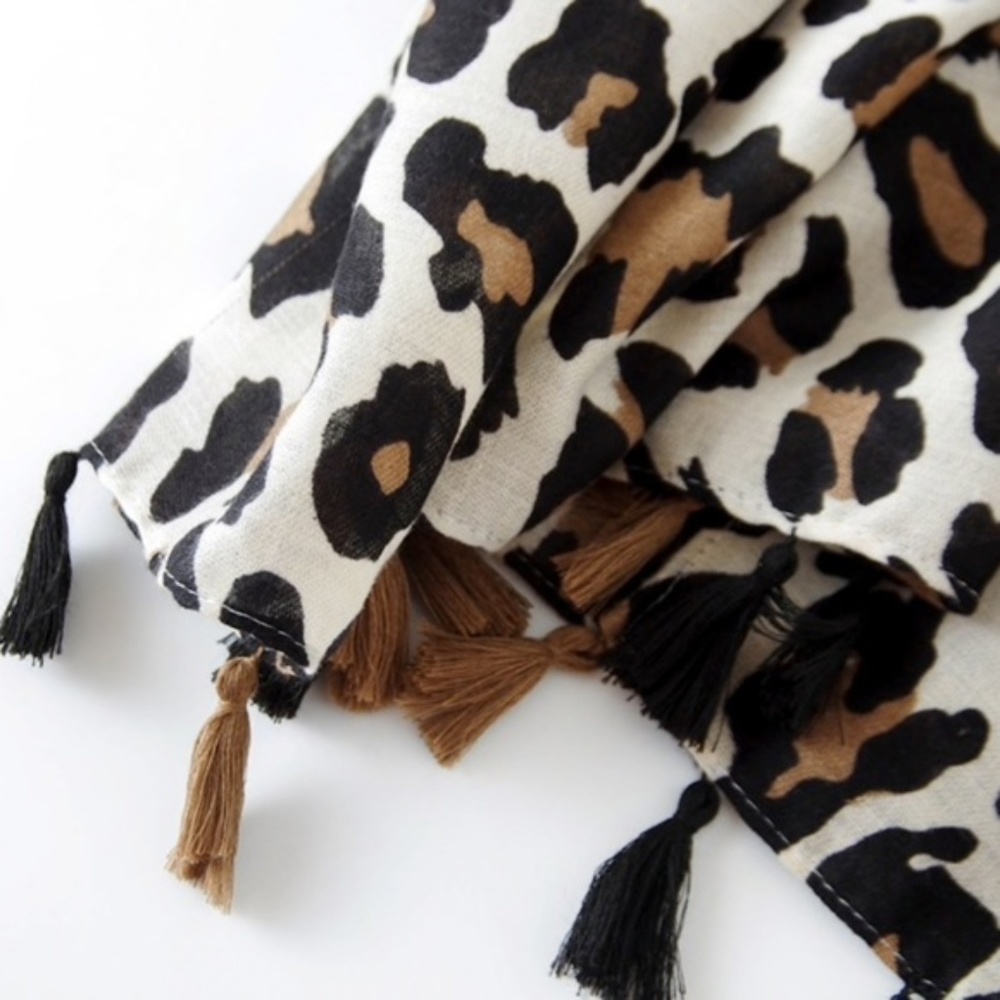 🌟HOST PICK💙LAST ONE💙 Oversized Leopard Scarf! - Picture 3 of 7